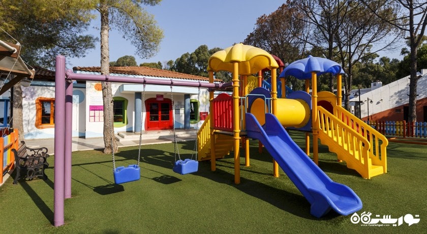 محوطه بزی کودکان در فضای باز